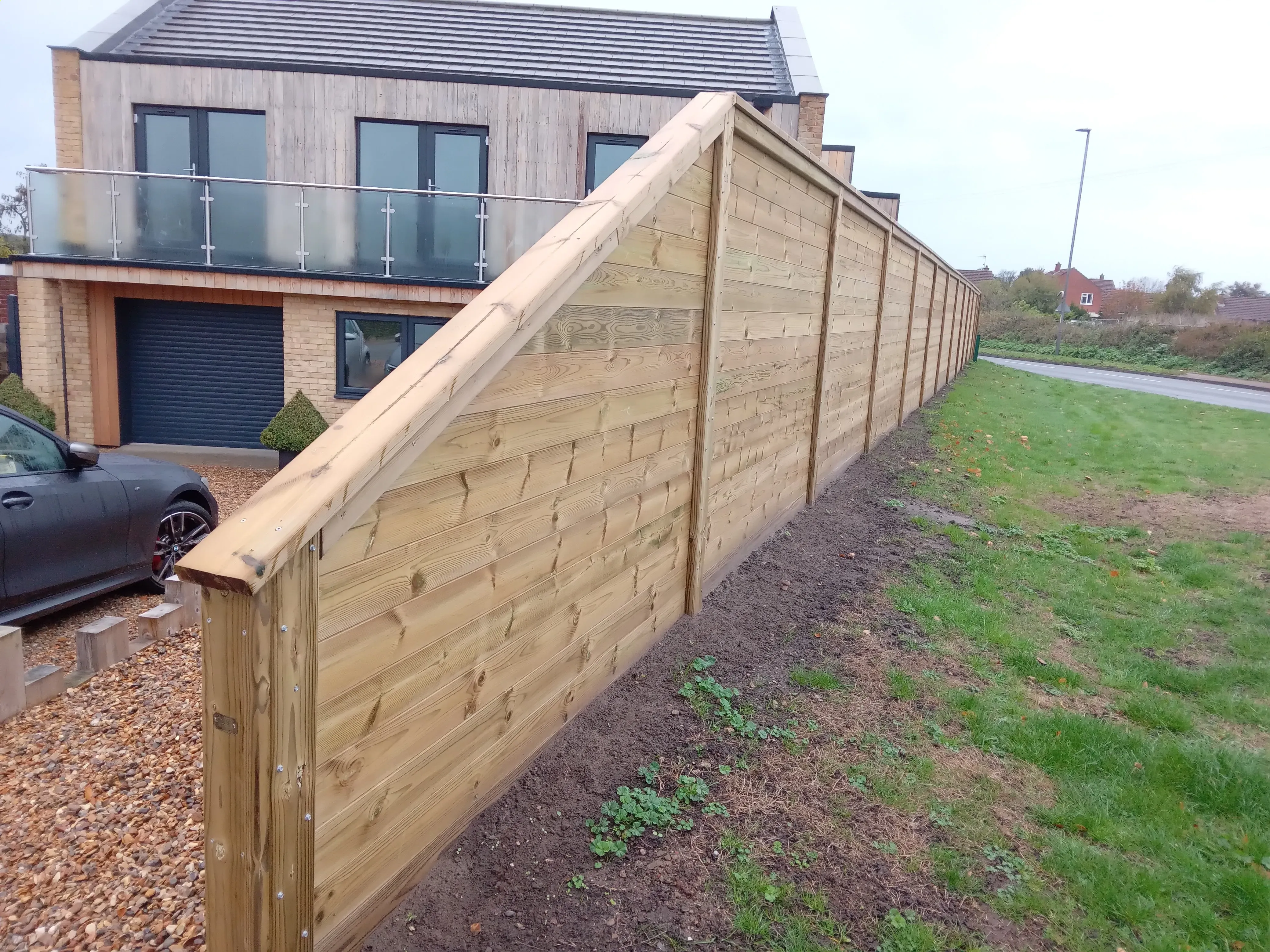 Acoustic fencing installation